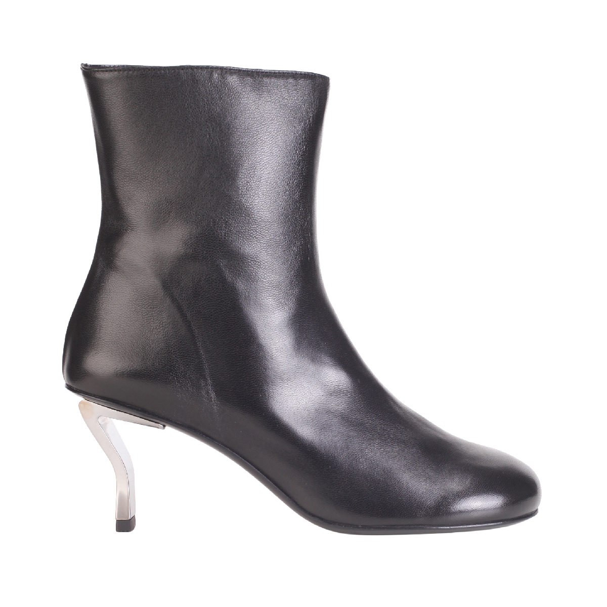 Nicole Saldaña Bonnie Black boot woman 