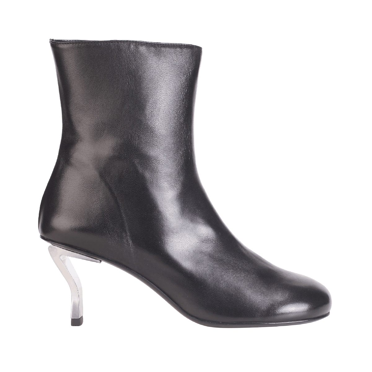  Nicole Saldaña Bonnie Black boot woman
