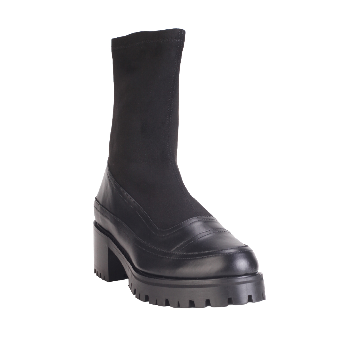  Nicole Saldaña Christina chelsea boot woman 