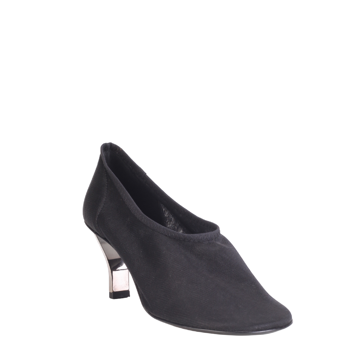  Nicole Saldaña Harper Black heel loafer woman 