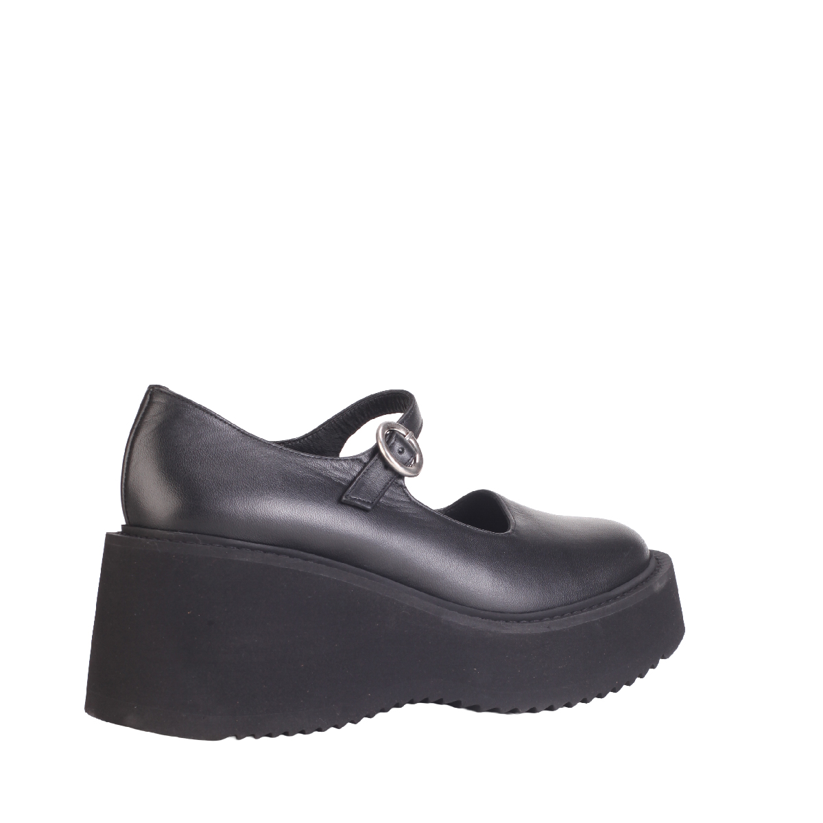 Nicole Saldaña Nina black pump woman