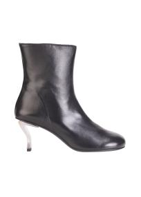 Nicole Saldaña Bonnie Black boot woman 