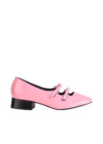 Nicole Saldaña Isabel Pink shoes woman 