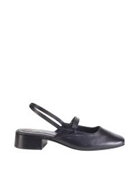 Nicole Saldaña Poppy mule black woman 