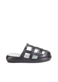 Nicole Saldaña Sammy black sandal woman
